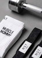 Strong Girl Bundle - 3er Pack Muscle Mommy Socks & Limitless Zughilfen