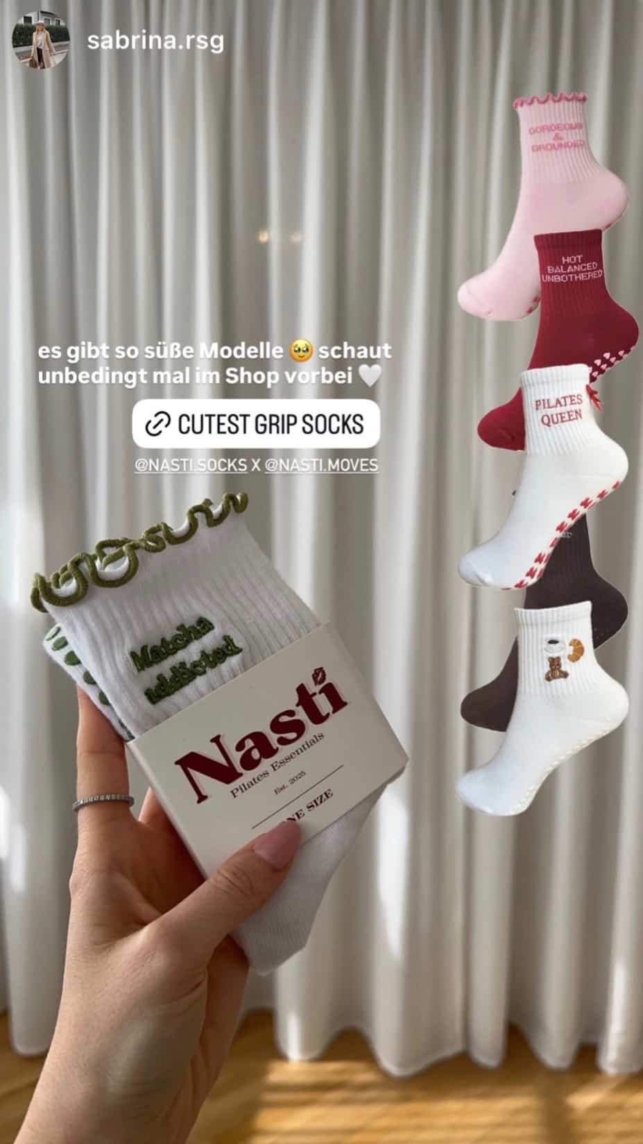 NST Pilates Grip Socks in verschiedenen Farben und Designs mit rutschfester Sohle und dekorativer Verpackung